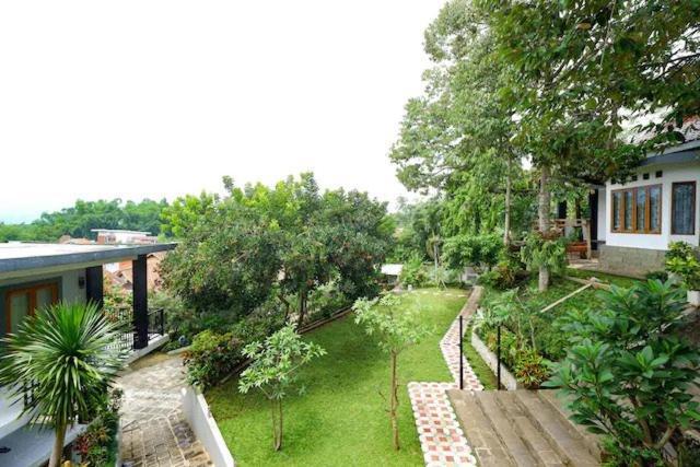 Guest House Gethsemane Salatiga Εξωτερικό φωτογραφία