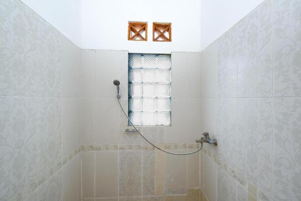 Guest House Gethsemane Salatiga Εξωτερικό φωτογραφία
