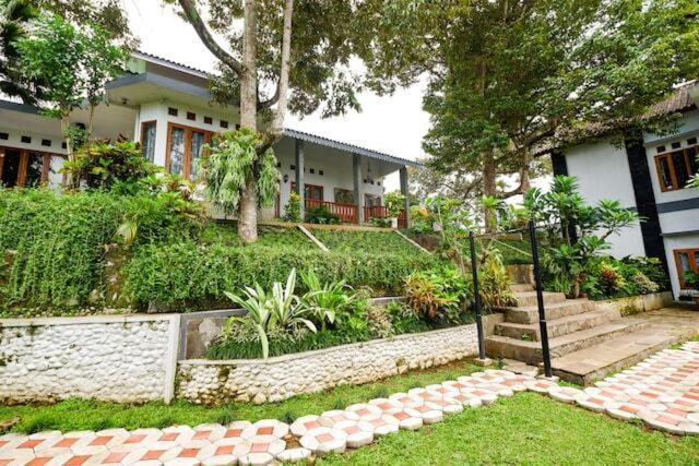 Guest House Gethsemane Salatiga Εξωτερικό φωτογραφία